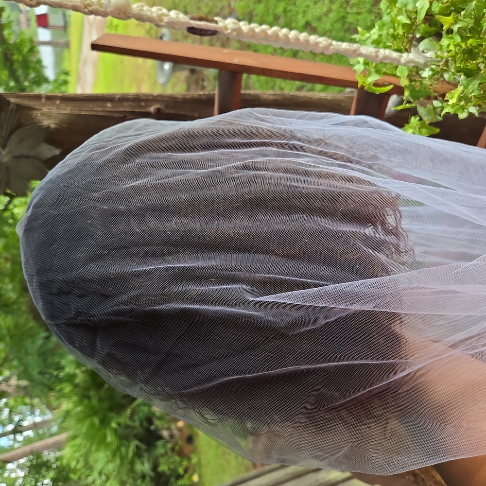 White Trailing Extra-long Tulle Veil - Picture 7 of 11